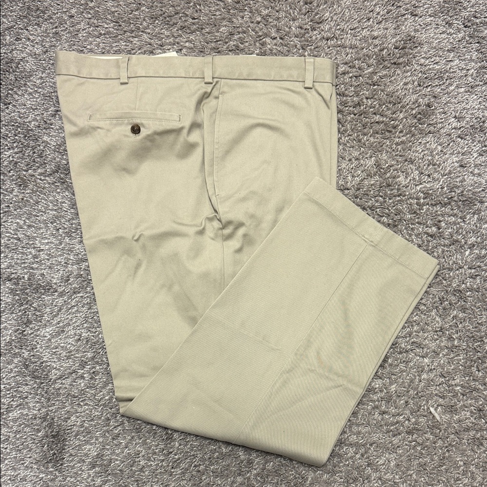 EUC Men’s Brooks Brothers Advantage Chino Clark Flat Front Size W42 L30